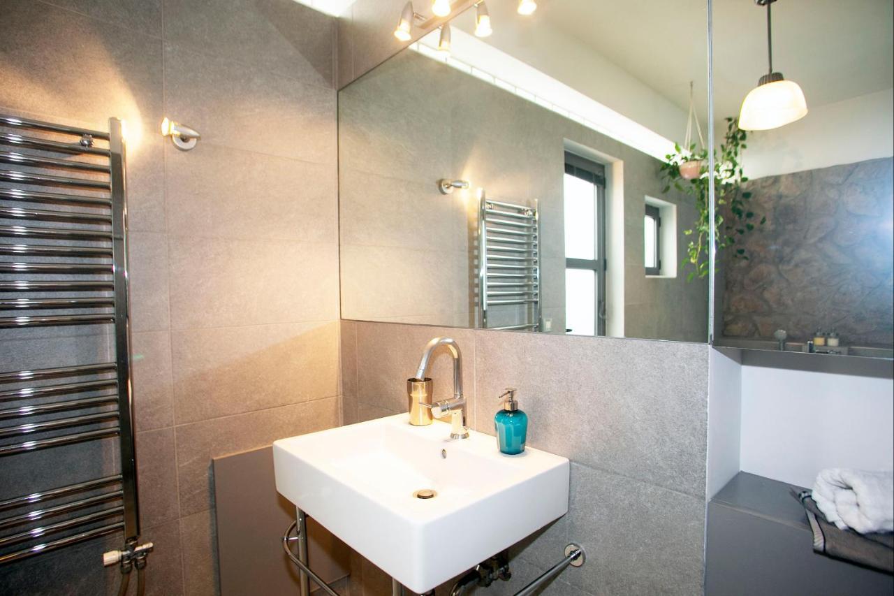 Spacious Suite With Luxury Bath Atény Exteriér fotografie